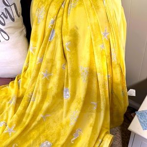 90 by 90 large cooling blanket